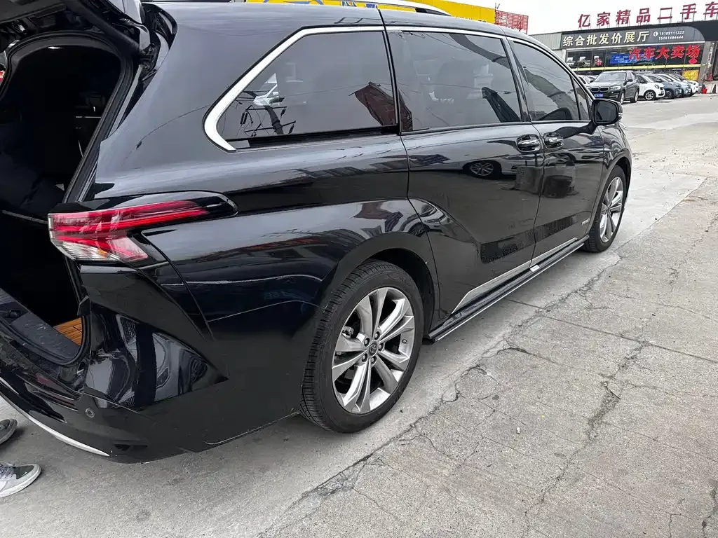 Toyota Sienna 2023 из CN, фото 5