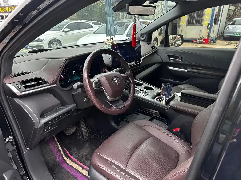 Toyota Sienna 2023 из CN, фото 3