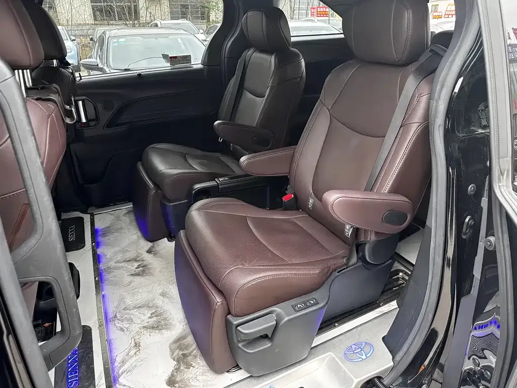 Toyota Sienna 2023 из CN, фото 6