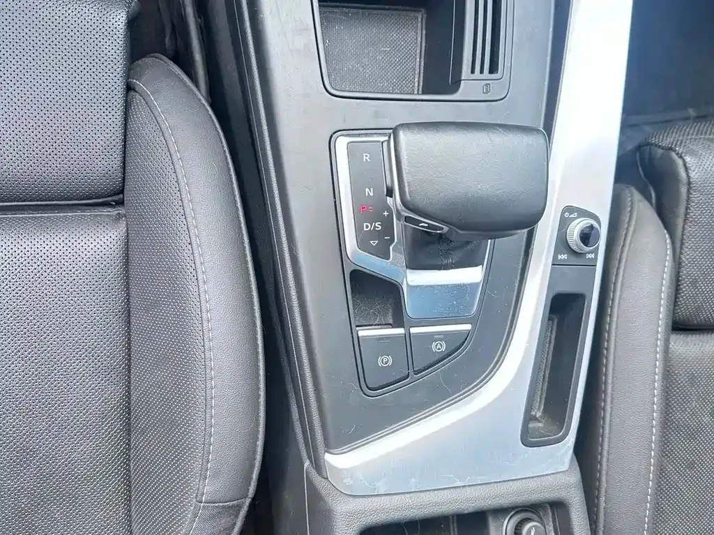 Audi A4L 2021 из CN, фото 6