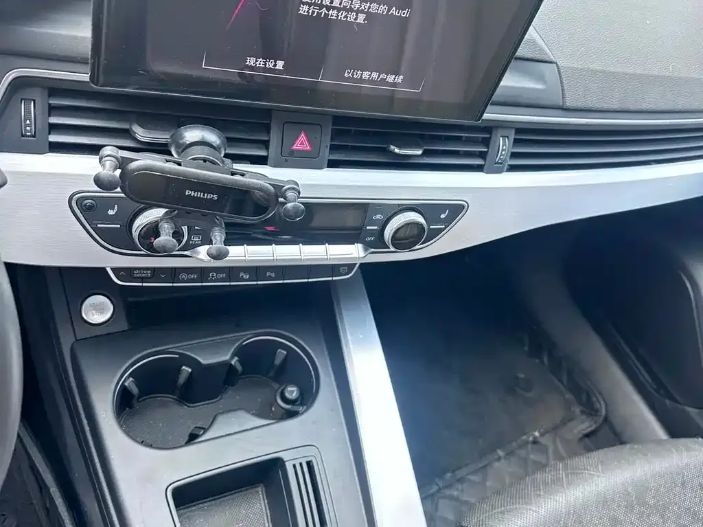 Audi A4L 2021 из CN, фото 8