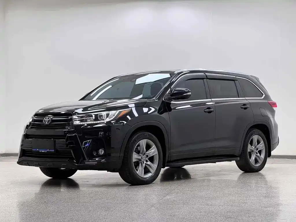 Toyota Highlander — фото 1