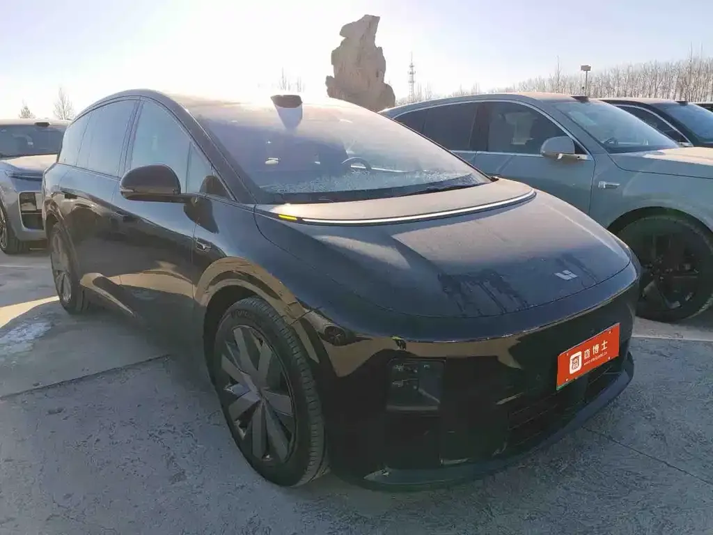 Li Auto i8 — фото 5