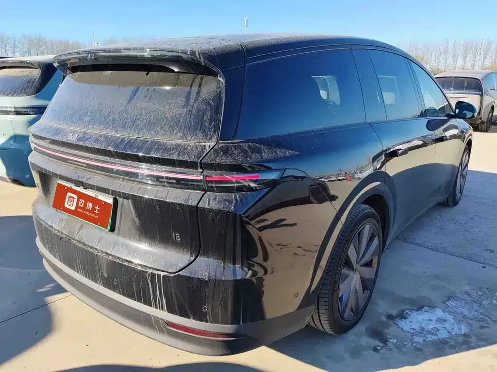 Li Auto i8 — фото 9