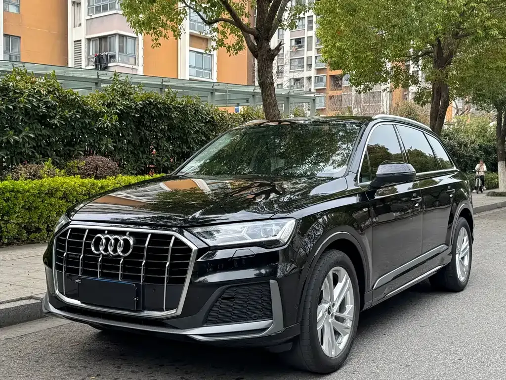 Audi Q7 — фото 1