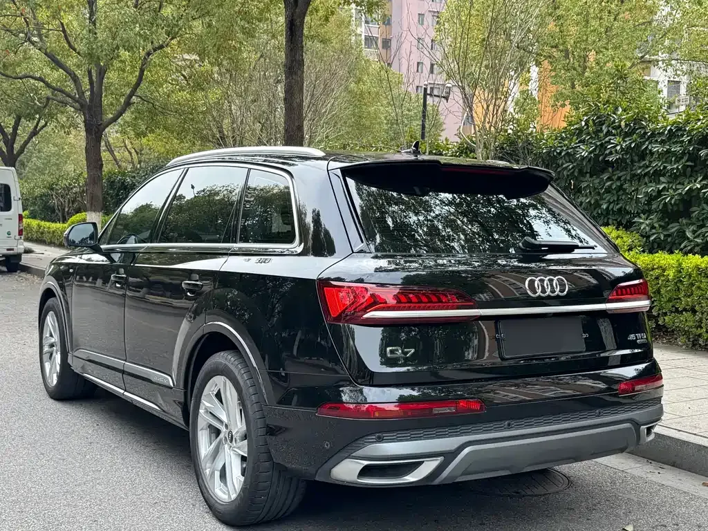 Audi Q7 — фото 10