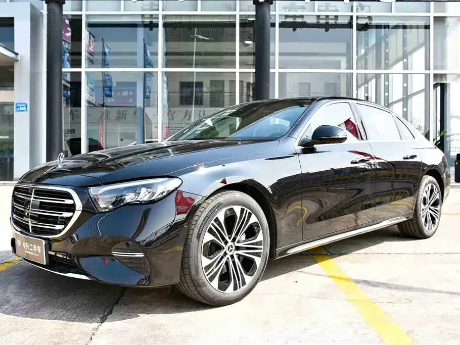 Mercedes-Benz E-Class — фото 1