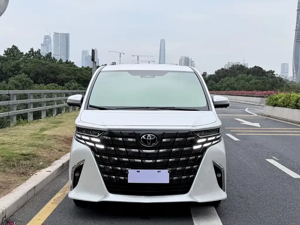 Toyota Alphard — фото 5