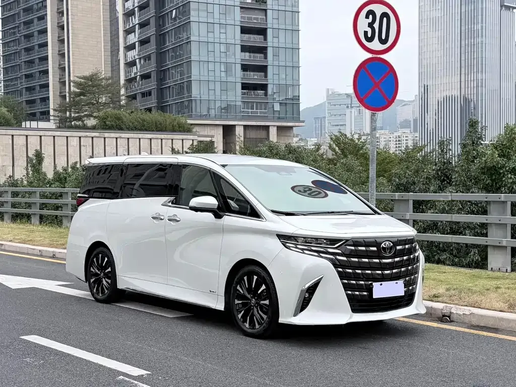 Toyota Alphard — фото 8