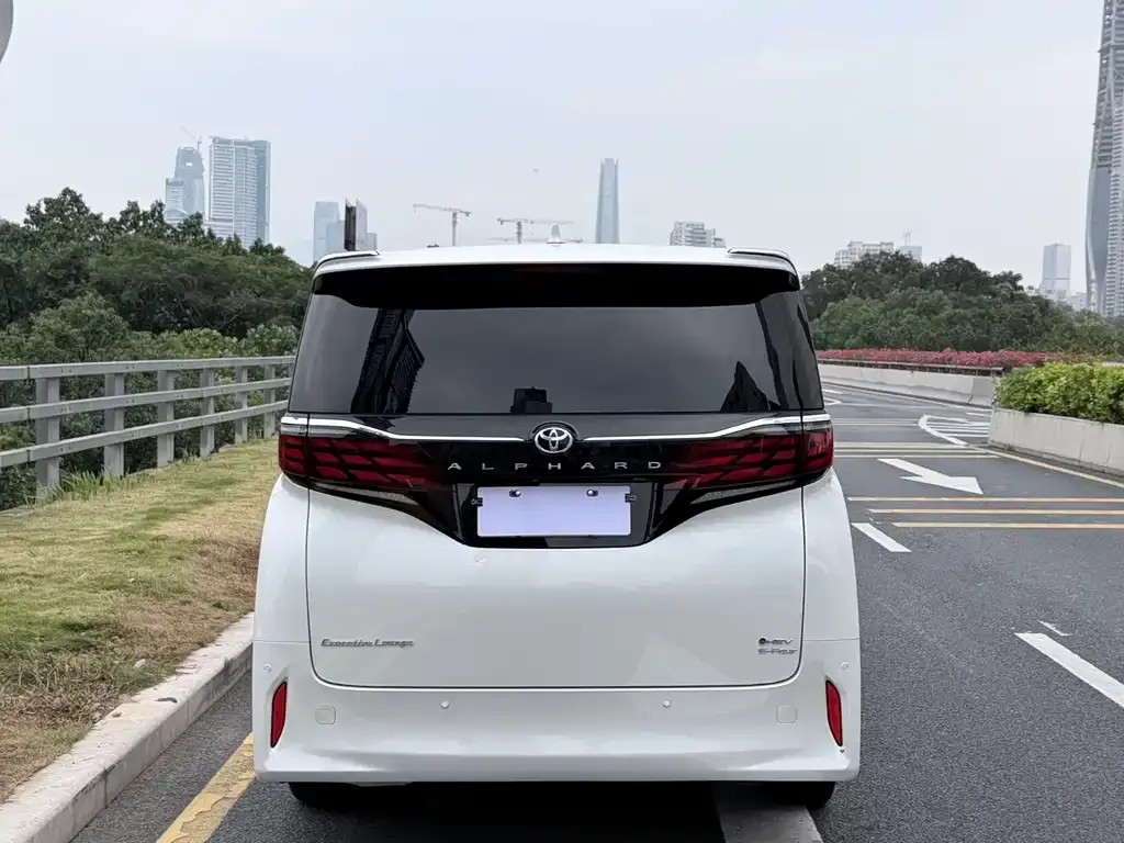 Toyota Alphard — фото 3