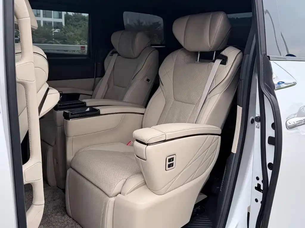 Toyota Alphard — фото 7