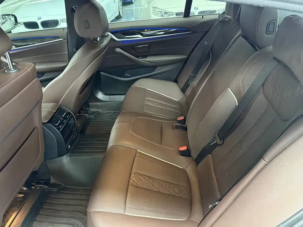 BMW 5 Series — фото 10