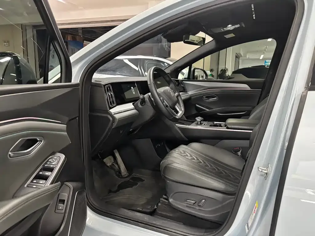 BYD L DM-i — фото 3