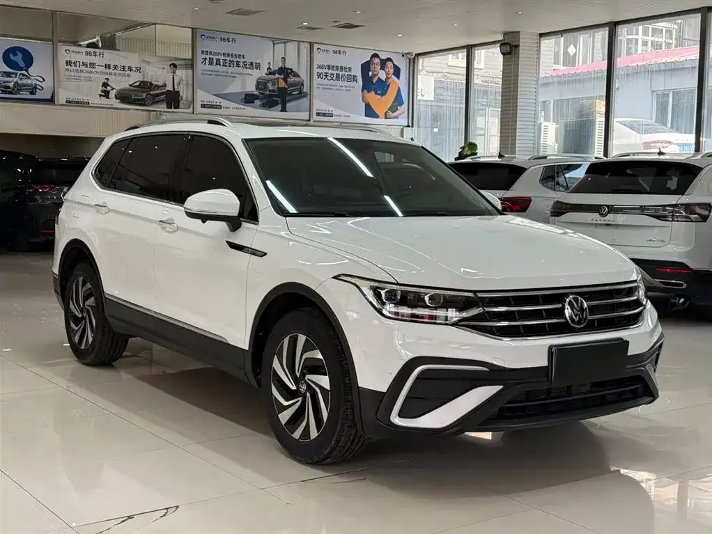 Volkswagen Tiguan L — фото 8