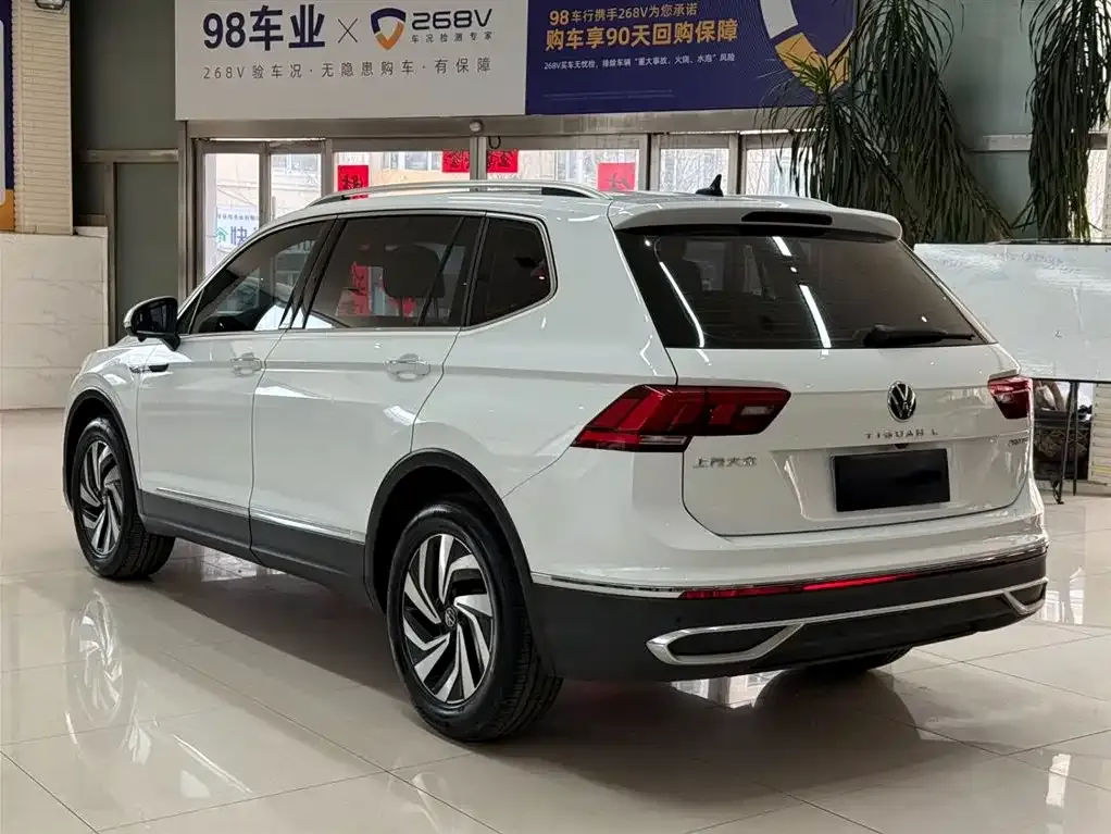 Volkswagen Tiguan L — фото 7