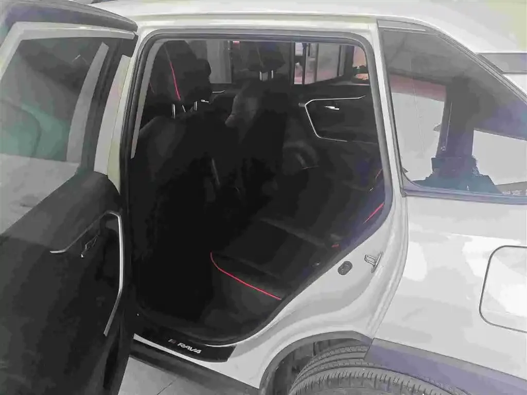 Toyota RAV4 — фото 9