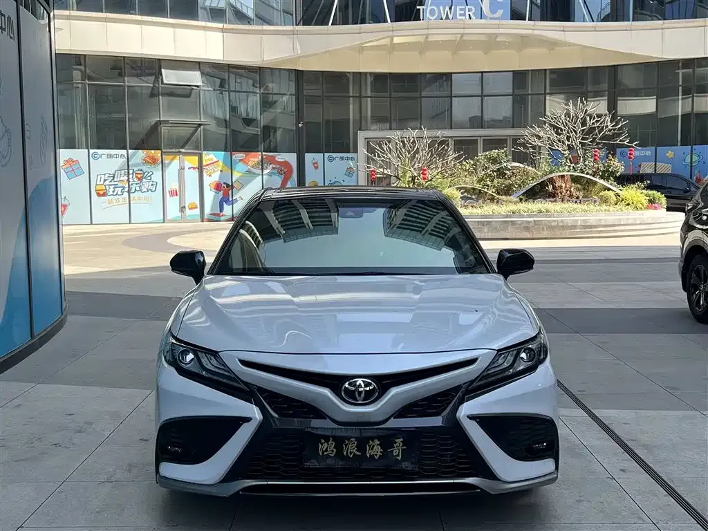 Toyota Camry — фото 5