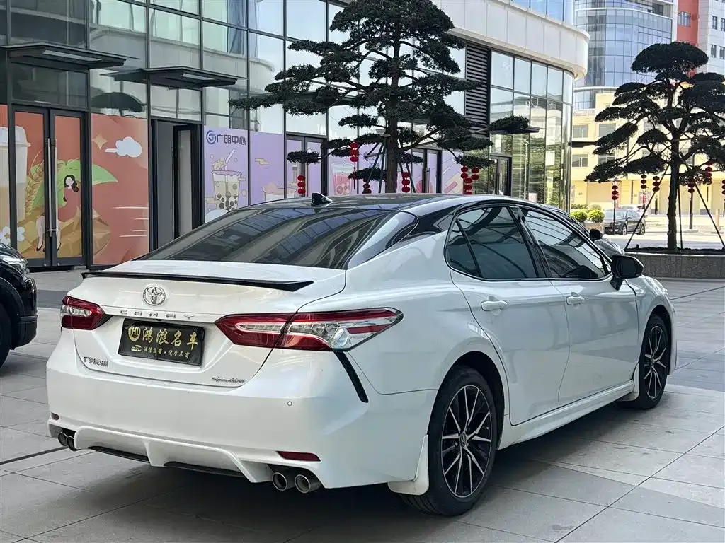 Toyota Camry — фото 9