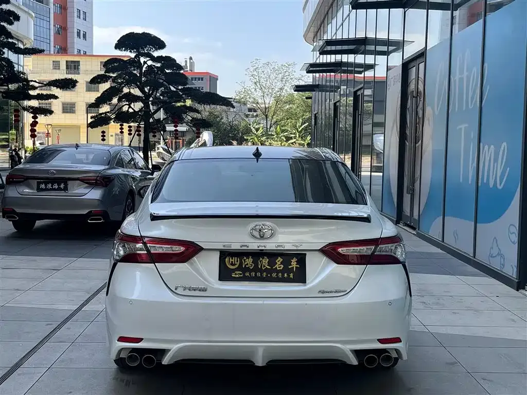 Toyota Camry — фото 7