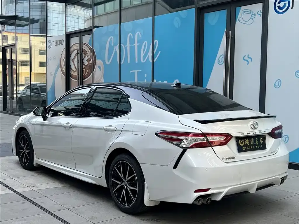 Toyota Camry — фото 8