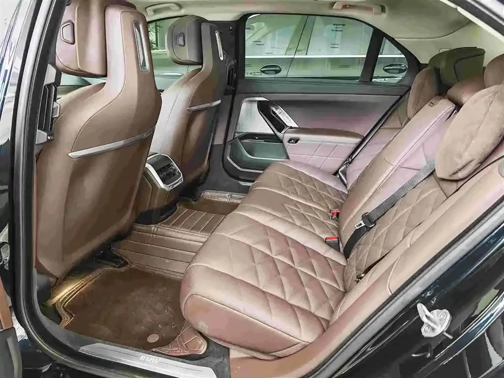 BMW 7 Series — фото 10