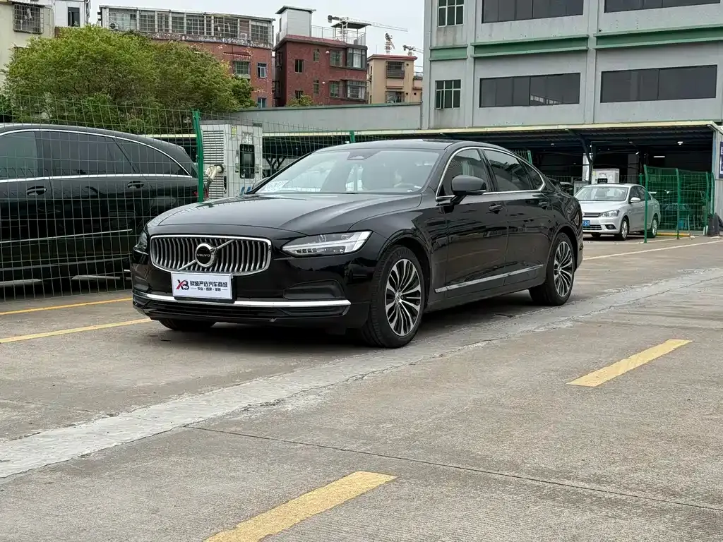 Volvo S90 — фото 1