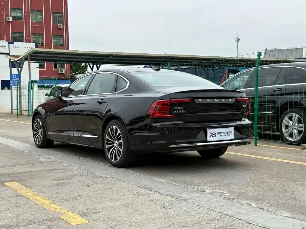 Volvo S90 — фото 10