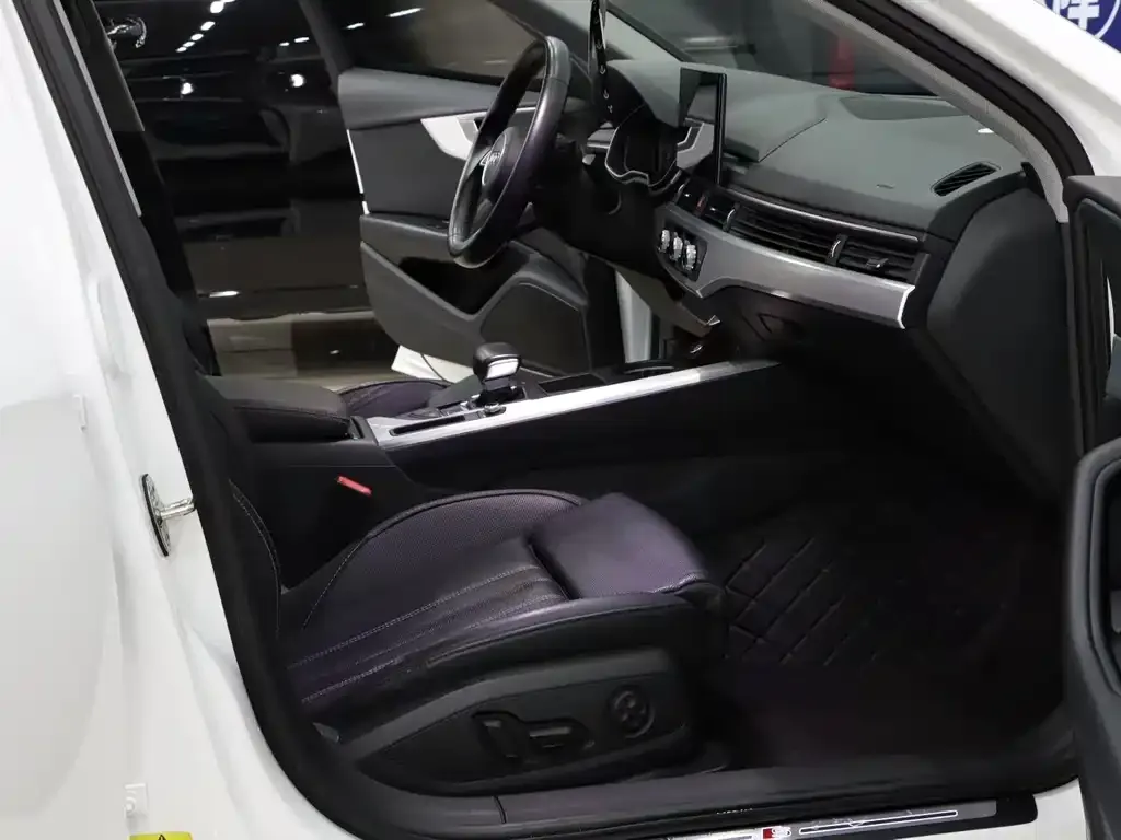 Audi A4L 2022 из CN, фото 7