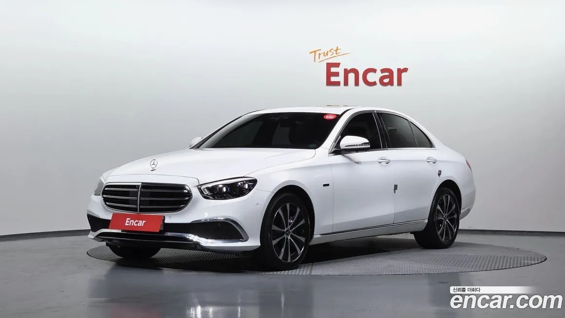 Mercedes-Benz E-Class — фото 1
