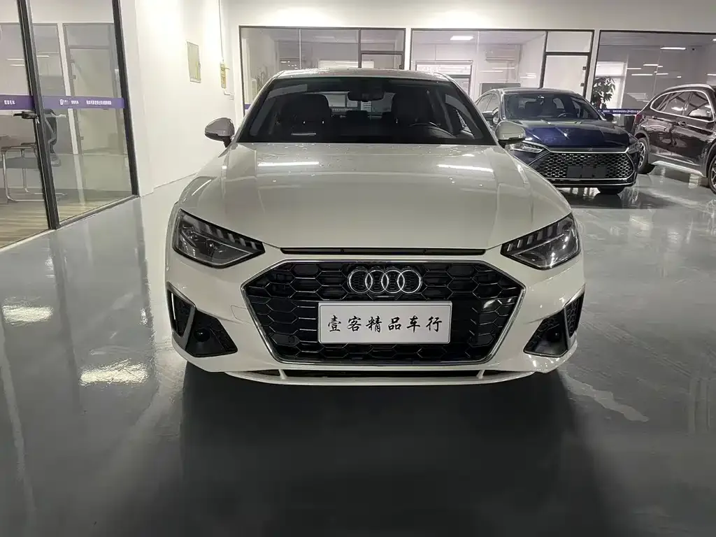 Audi A4L 2021 из CN, фото 2