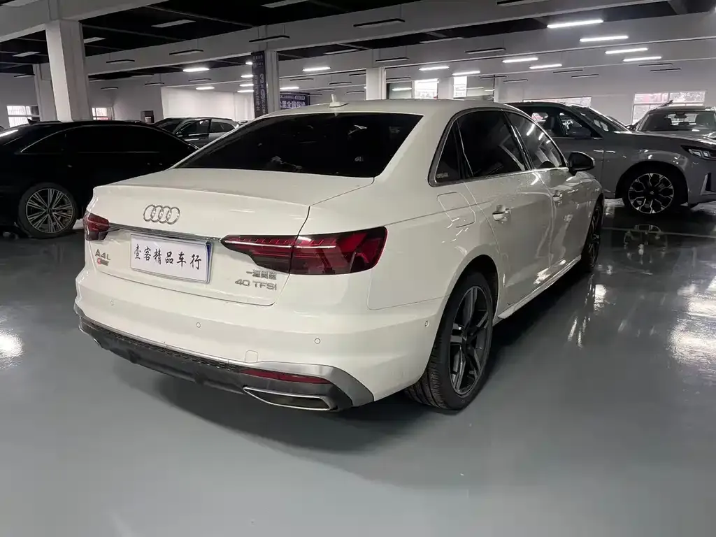 Audi A4L 2021 из CN, фото 3