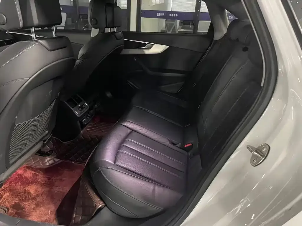 Audi A4L 2021 из CN, фото 8