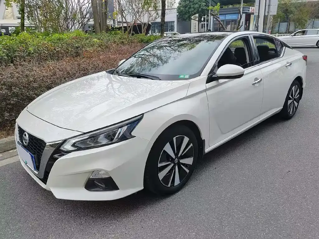Nissan Teana — фото 1