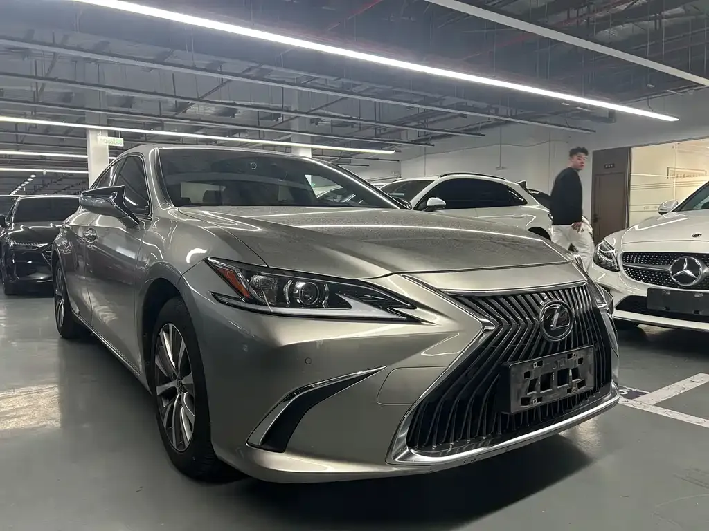 Lexus ES — фото 10