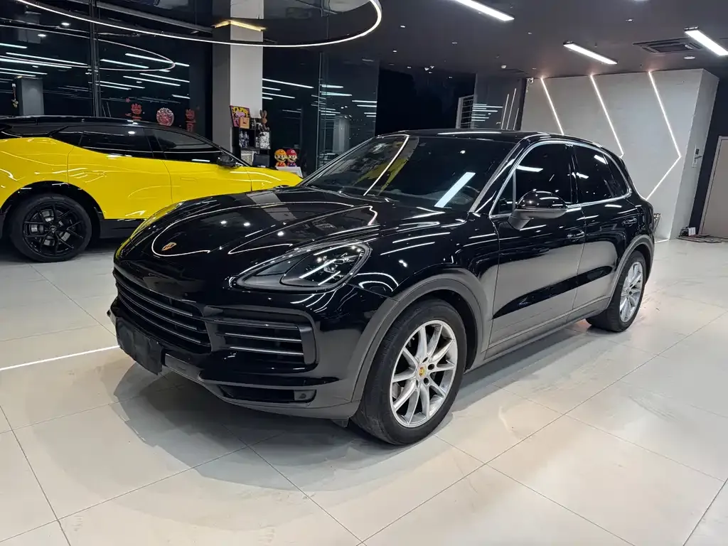 Porsche Cayenne — фото 1