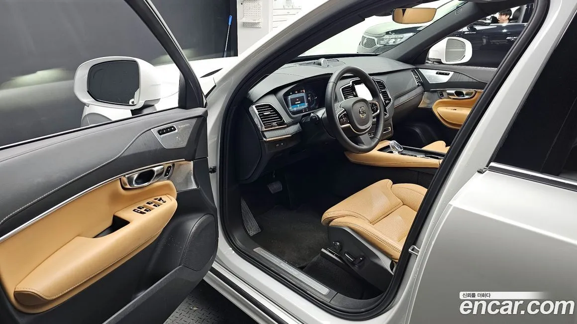 Volvo XC90 — фото 10