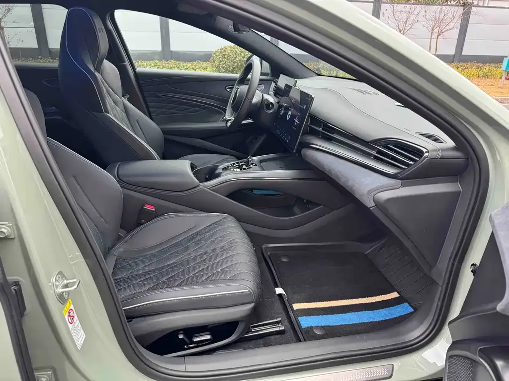 BYD Seal — фото 6