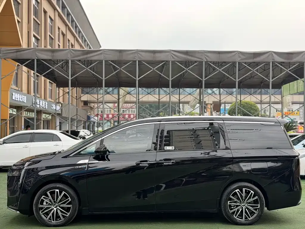 GAC Motor E8 Hybrid — фото 4