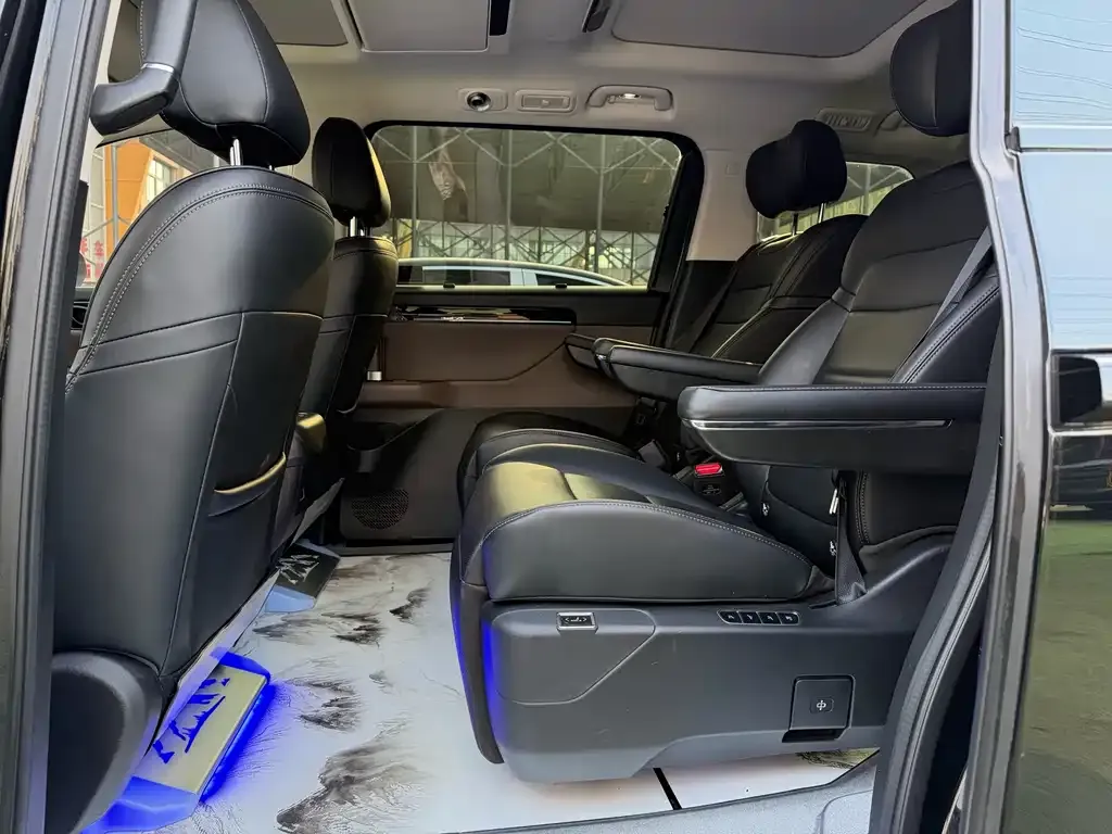GAC Motor E8 Hybrid — фото 3