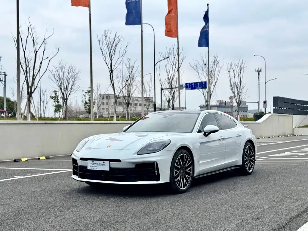 Porsche Panamera — фото 1