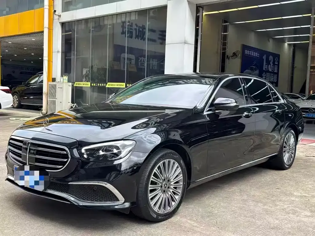 Mercedes-Benz E-Class — фото 1
