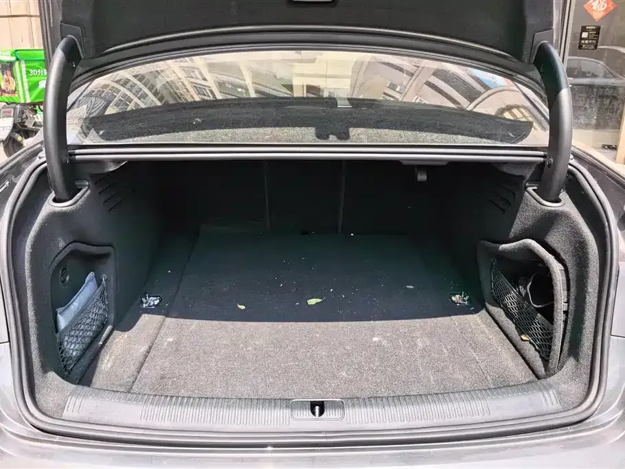 Audi A4L 2024 из CN, фото 4
