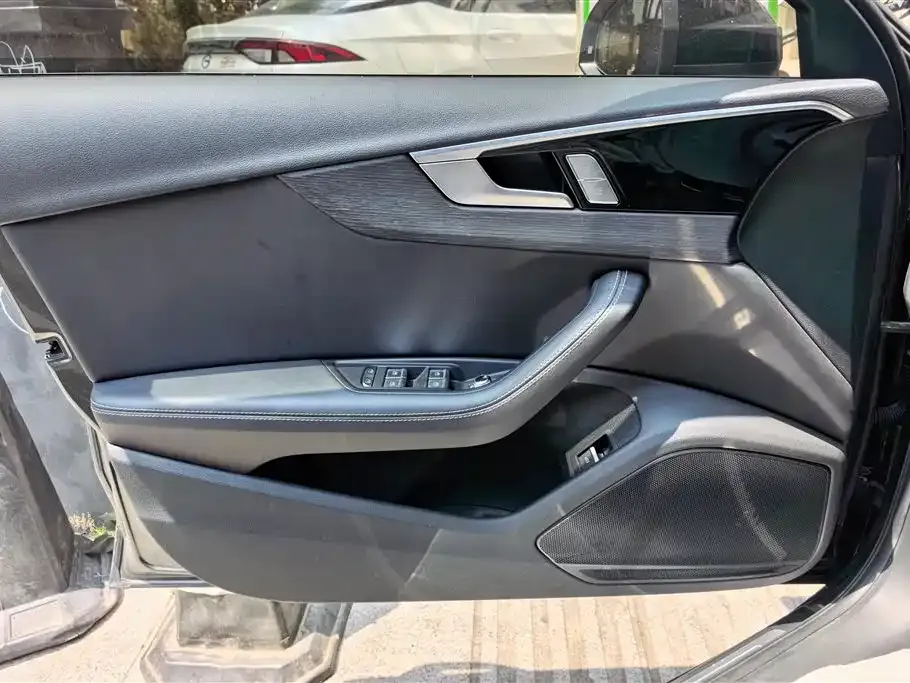 Audi A4L 2024 из CN, фото 9
