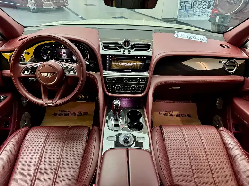 Bentley Bentayga 2023 из CN, фото 10