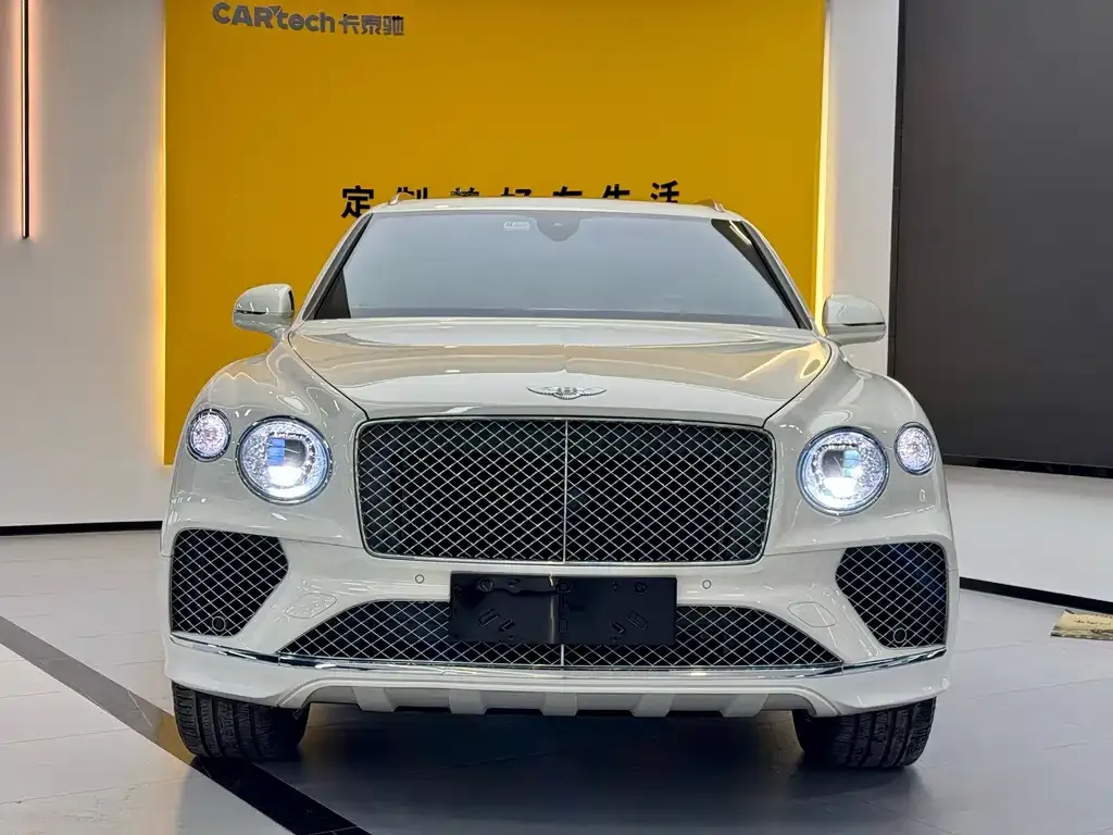 Bentley Bentayga 2023 из CN, фото 5