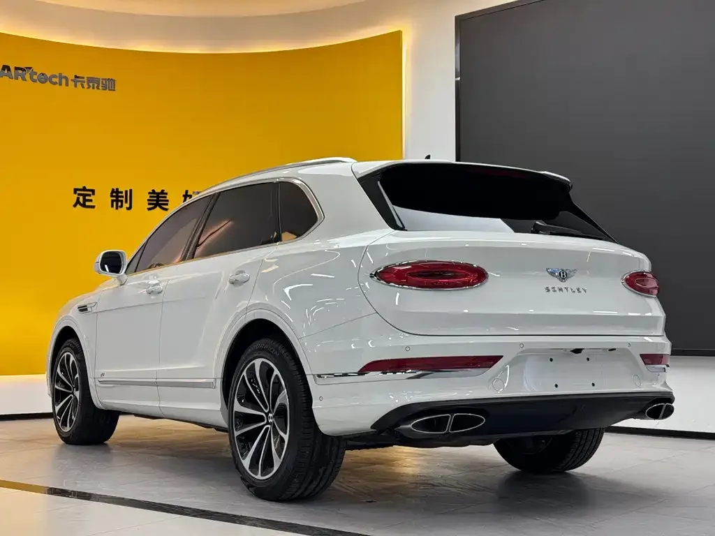 Bentley Bentayga 2023 из CN, фото 3