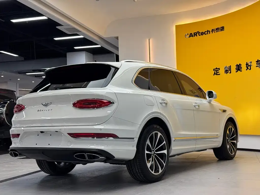 Bentley Bentayga 2023 из CN, фото 7