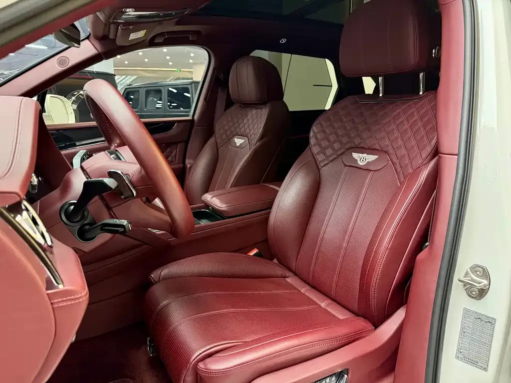 Bentley Bentayga 2023 из CN, фото 8