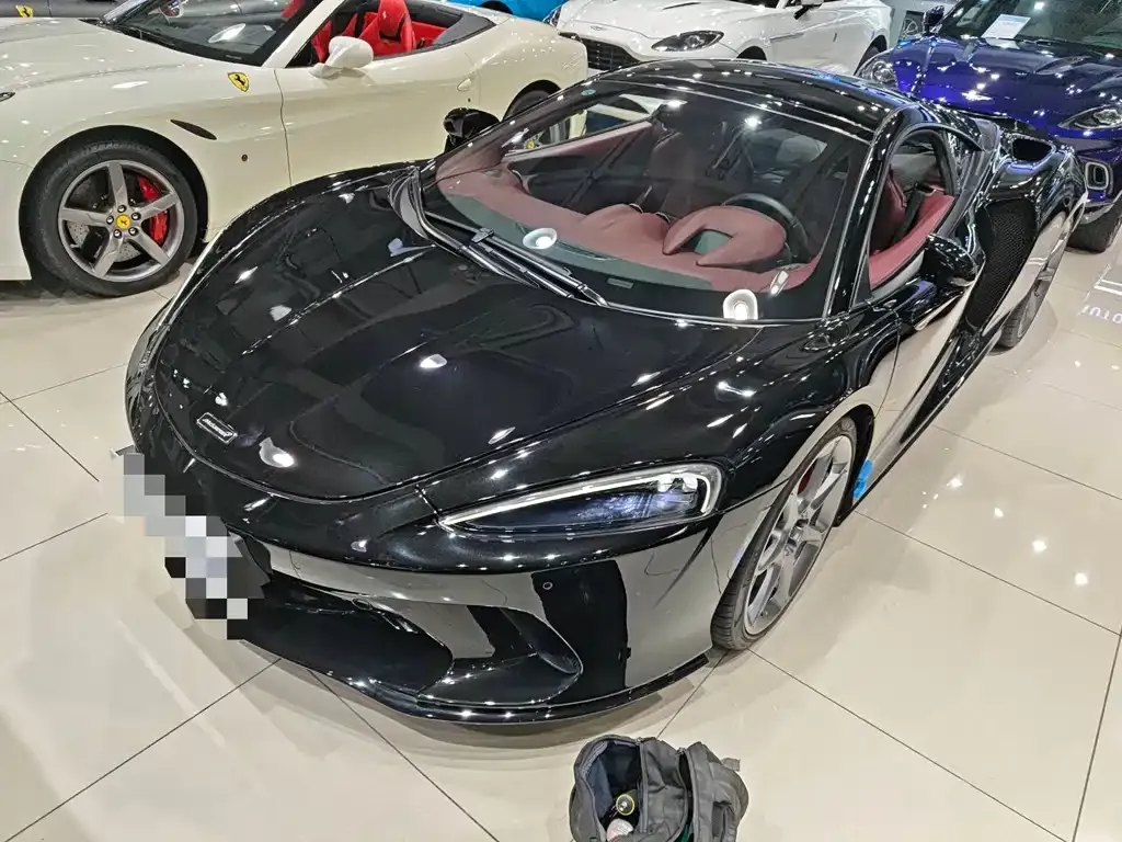 McLaren GT