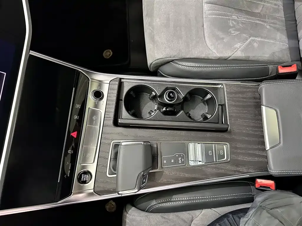 Audi A6L 2024 из CN, фото 10
